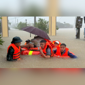 Bản tin thời sự sáng 24/11/2025: Lũ tại miền Trung hiếm gặp trong 50 năm